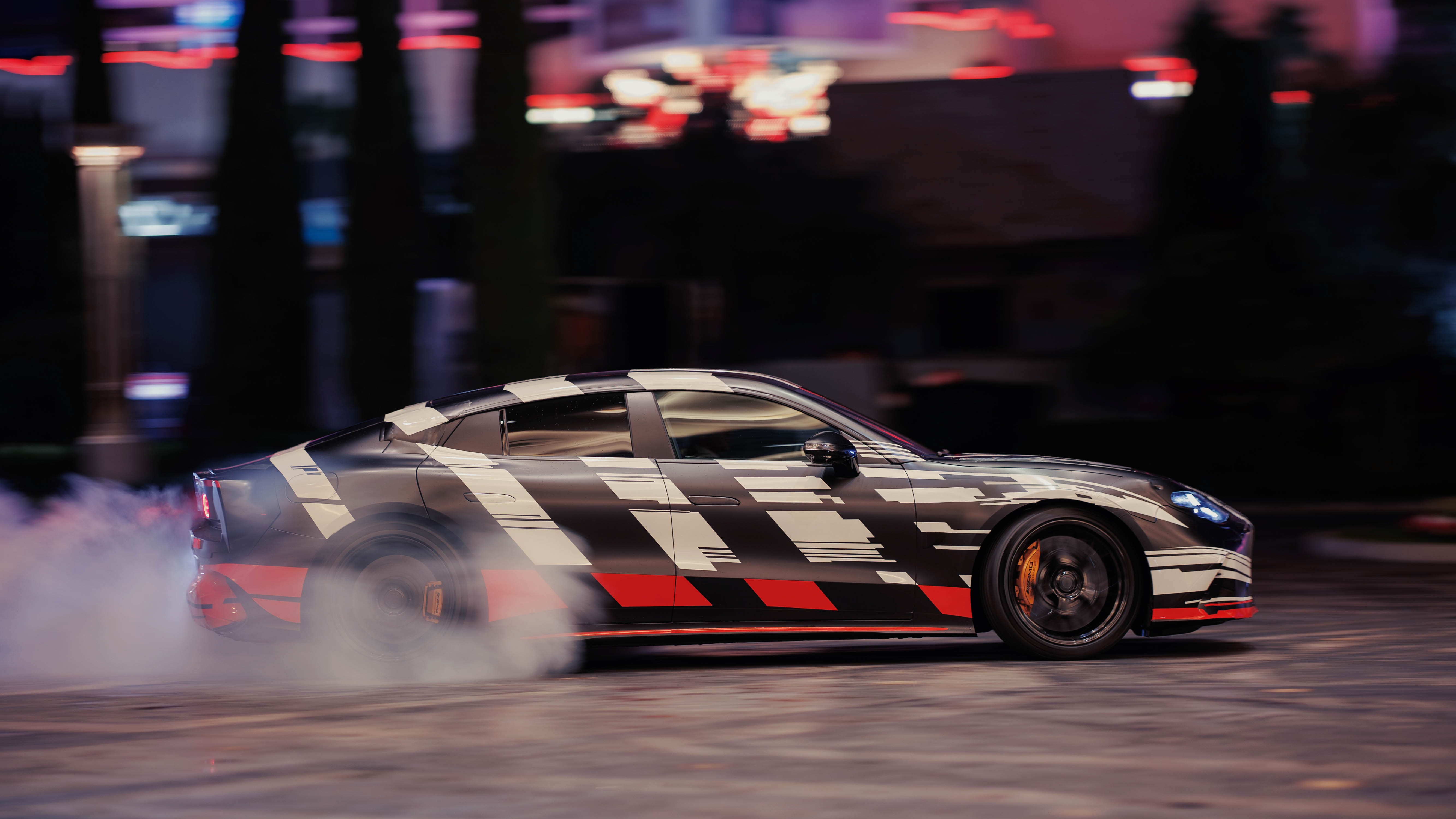 圖1、Mercedes-AMG 預告首款 AMG.EA 高性能平台量產車型 GT 4-Door Coupe，將於 2026 年震撼登場